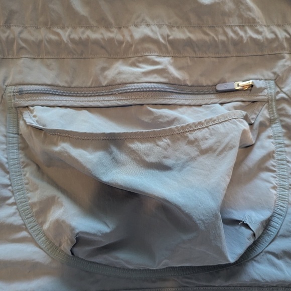womens lululemon size 6 pull over comes with two zipper pockets & waist cinch - Picture 11 of 15